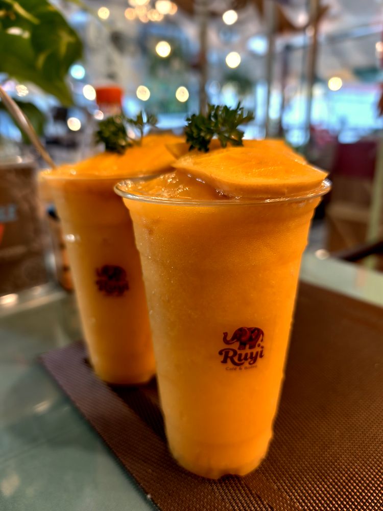 Two mango smoothies in Ruyi cups